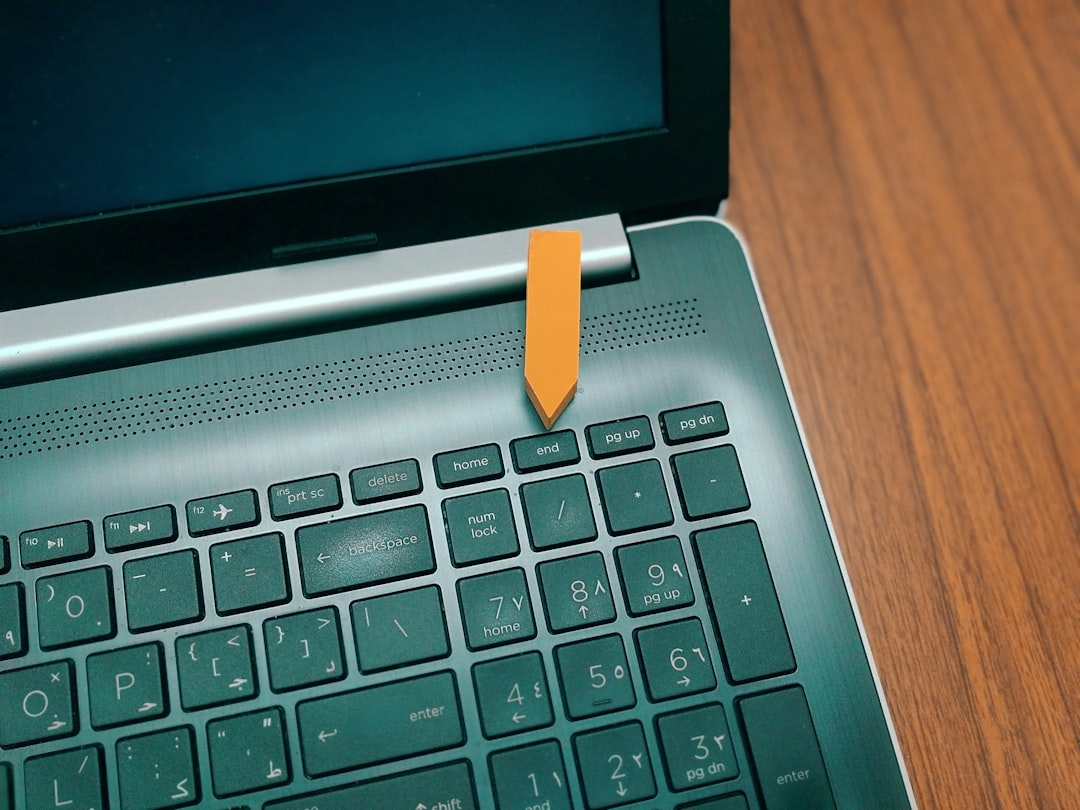 Ganti Engsel Kiri MacBook Core Duo