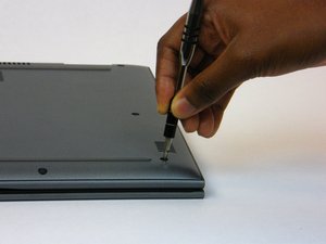 Langkah 1 — Membuka Tutup Belakang Laptop