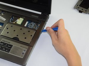 Langkah 2 — Buka Sisi Laptop