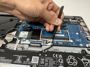 Langkah 2 — Menghubungkan ulang kabel baterai