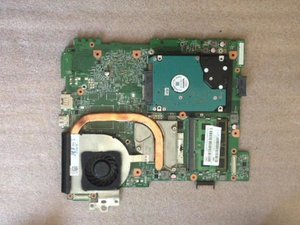 Langkah 6 — Keluarkan Hard Disk dan Kipas