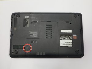 Langkah 1 — Membuka Bagian Belakang Laptop
