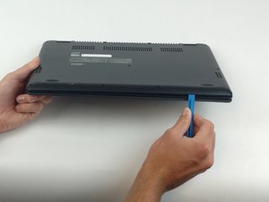 Langkah 2 — Membuka Casing Laptop