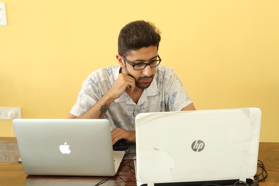 Ganti Perakitan Mikrofon MacBook Pro 13"