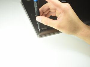 Langkah 1 — Buka Tutup Belakang Laptop