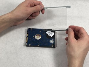 Langkah 5 — Ganti Bracket Hard Drive