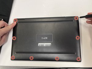 Langkah 1 — Menghilangkan Screws Base Cover