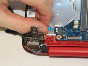 Langkah 9 — Menghubungkan dan Memutus Kabel Tombol Power