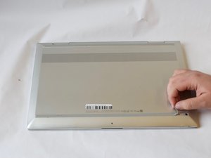 Langkah 1 — Matikan Laptop dan Buka Tutup Belakang