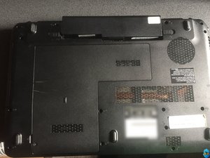 Langkah 3 — Lepaskan Panel Belakang