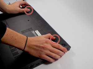 Langkah 1 — Matikan Laptop dan Persiapkan Alat
