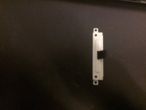 Langkah 4 — Lepaskan Hard Drive dari Mount