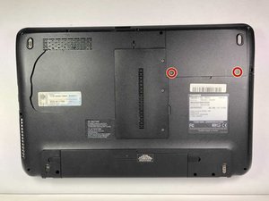Langkah 1 — Membuka Panel Hard Drive