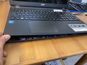 Langkah 2 — Mengangkat Keyboard