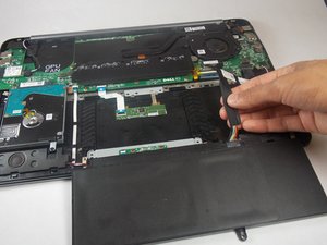 Langkah 3 — Lepas Kabel Baterai