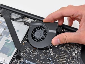 Langkah 2 — Melepaskan Kabel Fan Kanan