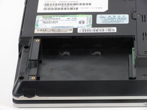 Langkah 4 — Lepaskan Hard Drive Lama dan Pasang yang Baru