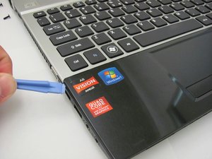 Langkah 4 — Menghubungkan Kabel USB