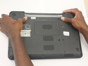 Langkah 1 — Matikan Laptop dan Lepaskan Baterai