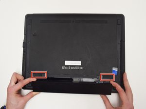 Langkah 1 — Matikan Laptop dan Hapus Baterai
