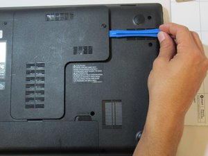 Langkah 2 — Buka Panel Akses dan Akses RAM