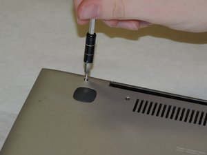 Langkah 1 — Membuka Panel Belakang Laptop