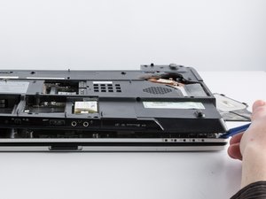 Langkah 3 — Membuka Casing Laptop