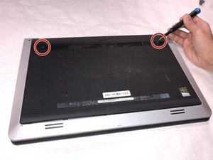 Langkah 1 — Buka bagian belakang laptop