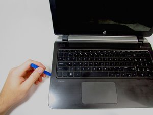 Langkah 3 — Lepaskan Keyboard dari Casing