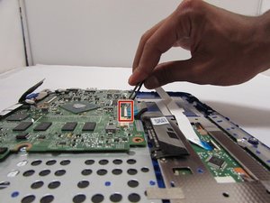 Langkah 7 — Lepaskan Kabel Keyboard