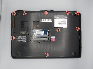 Langkah 2 — Buka Panel Belakang Laptop
