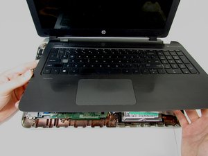 Langkah 3 — Lepaskan Keyboard dari Casing
