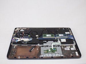 Langkah 5 — Mengangkat Baterai