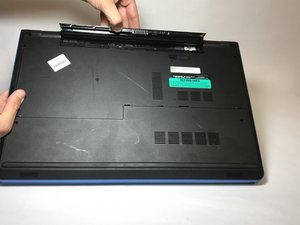 Langkah 3 — Lepaskan Kabel Keyboard dan Backlight