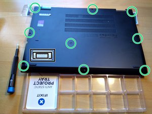 Langkah 2 — Lepaskan Casing Belakang Laptop