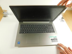 Langkah 1 — Matikan Laptop dan Buka Tutup Belakang
