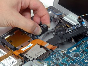 Langkah 9 — Menghubungkan Kabel Daya