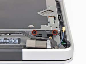 Langkah 4 — Menghilangkan Screws pada Bluetooth Housing