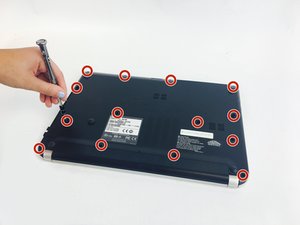 Langkah 1 — Mengeluarkan Baterai Laptop