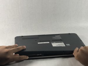 Langkah 2 — Mengangkat Panel Belakang