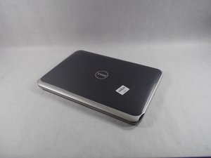 Langkah 1 — Membuka Bagian Bawah Laptop