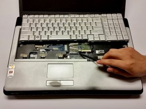 Langkah 5 — Lepaskan Keyboard dan Siapkan Keyboard Baru