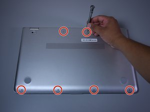 Langkah 3 — Lepaskan sekrup Torx