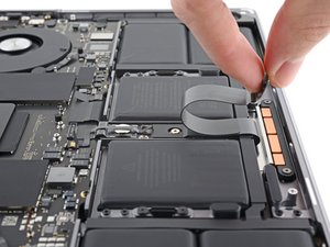 Langkah 7 — Pindahkan Kabel Trackpad