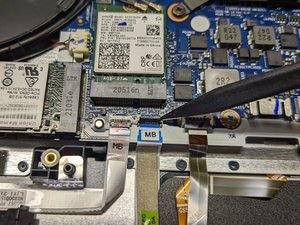 Langkah 6 — Kunci Konektor Kabel SATA