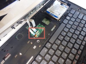Langkah 3 — Lepaskan Kabel Mousepad