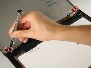 Langkah 9 — Menghilangkan Sekrup di Engsel Sisi