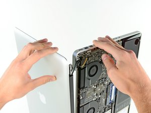 Langkah 8 — Memutar Bagian Atas untuk Melepaskan Bracket