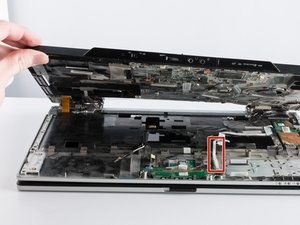 Langkah 3 — Membuka Casing Laptop