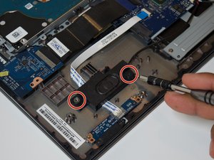 Langkah 3 — Lepaskan Screws dan Speaker Lama